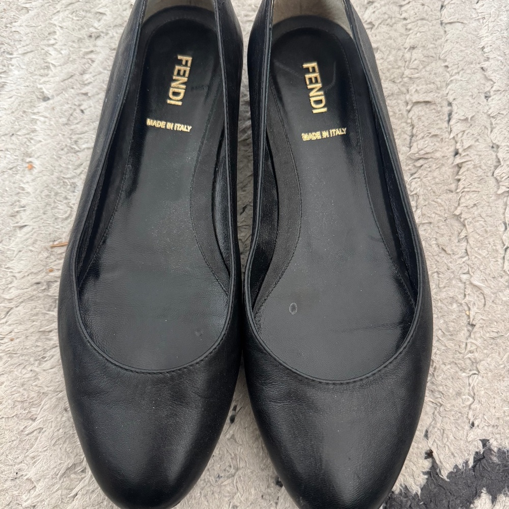 Amazing condition Fendi ballet flats — 37 barely worn